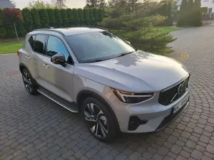 Volvo XC40 B5 AWD Ultimate Dark 2025