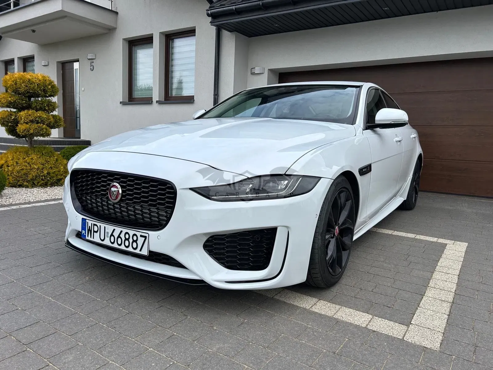 Jaguar XE 2.0 T R-Sport 2019