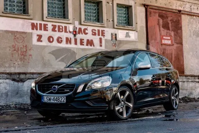 Volvo V60 I (2011-2018) D3 Geartronic R-Design 2011